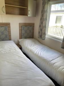 Hot Tub Breaks at 35 Merlin Point Tattershall