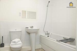 Spacious 2Bedroom 2Bathroom Flat in Warrington by Amazing Spaces Relocations Ltd.