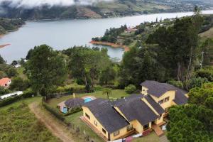 Finca Rústica frente al lago (Lago Calima)