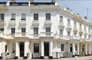 Pimlico SW1 - LOCATION LOCATION! Light and spacious one bedroom apartment in a stunning Victorian building. Great storage!