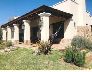 CASA DE CAMPO COLIBRI EN LA MATILDE - Chuchiras