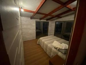 Agradable casa en parcela con piscina y vista al mar