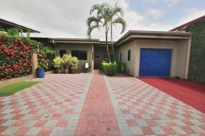 Casa Suenos- Iconic 4BR Home with Private Pool