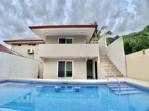 Casa Sunset Family Home - Walk to Jaco Beach