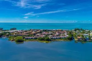 Anna Maria Beach Condo-2 Bed/2 bath- Sleeps 6 - Prices Key