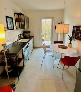 FeelsLikeHome - Wunderschöne und zentrale Wohnung mit Balkon&Parkplatz