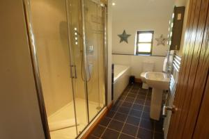 OAKLEY LODGE- LUXURY FARM COTTAGE