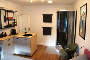 Ruhiges Apartment & Veranda mit guter Anbindung