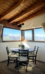 Iacobhouse, casa con giardino esclusivo e parcheggio privato con vista sul Gran Sasso - Mancini