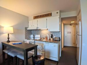 Cute Cedar Lodge Studio with Balcony & Lake Views!