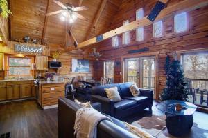 Great Views-4 bedrms-hot tub-Wi-Fi-BBQ