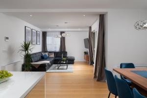 Villa Roca with heated pool and sauna