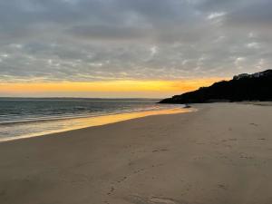 Sea Breeze - 3 Bed House, Parking for 2 Cars