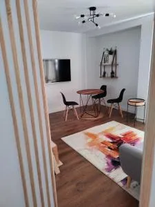 Oasis-Triana's Hallway - Camas