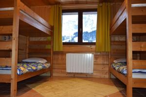 Appartements La Coufa - Spacieux duplex, terrasse, grand jardin, sejour cosy en famille ou entre amis avec vue montagnes : photos des chambres