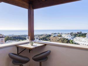 Ático con vistas al mar, piscina y parking