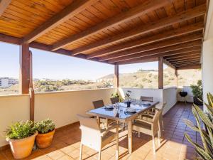 Ático con vistas al mar, piscina y parking