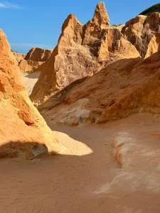 Apto com Ar com vista para praia de Morro Branco - Fortaleza - 贝贝里比