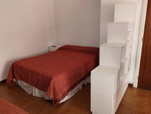 Amplio monoambiente zona Plaza Colón