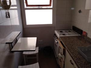 Amplio monoambiente zona Plaza Colón