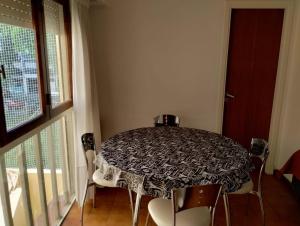 Amplio monoambiente zona Plaza Colón