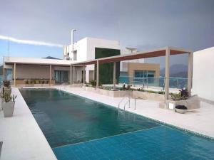 Lindos ApartaSuits cerca al mar.