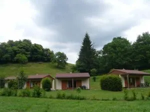 Chalet pittoresque avec piscine et terrasse - 4 pers, cœur du Cantal - FR-1-742-233 - 孔克