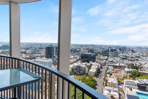 Top Floor! 2Bed2Bath1CarPool ~ VIEWS ~ CBD