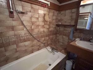 Appartements Charmant appartement T2 a Praz sur Arly avec parking et balcon - 300m du village, 600m des pistes - FR-1-603-88 : photos des chambres