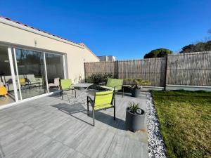 Maison familiale récente avec jardin, plage et commerces à pied, 6 couchages, WIFI, parking privatif - FR-1-231-297