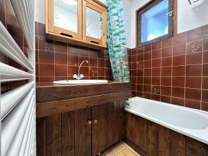 Studio au Monêtier-les-Bains avec balcon, parking et proche des pistes pour 4 personnes - FR-1-330F-228