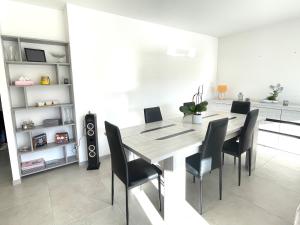 Maison familiale récente avec jardin, plage et commerces à pied, 6 couchages, WIFI, parking privatif - FR-1-231-297