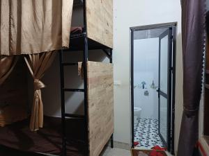 Giường trong Phòng ngủ tập thể 4 người (Bed in 4-Bed Dormitory Room)