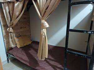 Giường trong Phòng ngủ tập thể 4 người (Bed in 4-Bed Dormitory Room)