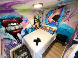 Cozy & Colorful Miami Art Canvas w/HotTub & Murals