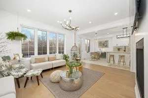 Luxury Whitby 4BR, Near Restaurants - Family, Pool Table, Parking! - Ошава