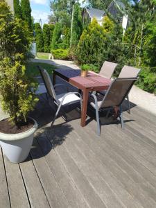 Apartament z ogrodem, 20 metrów od plaży