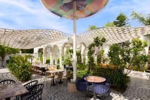 DYORE House by Bharat Mahal Palace