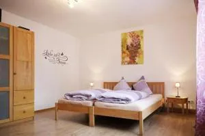 Gästezimmer Weingut Rösch - Altdorf