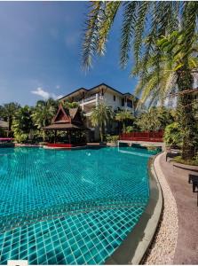 Large 3BR Apartment by the Naithon Beach