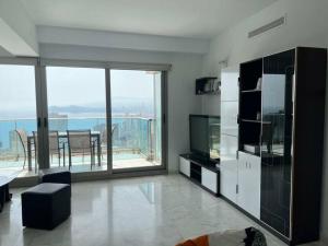 Luxurious 2BR Sea Panoramic View Pool Gym