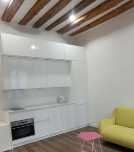 Hortaleza 4, preciso estudio en Chueca junto a la Gran Vía de Madrid