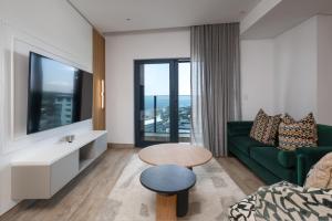 1910 Oceans Apartment - by Stay in Umhlanga