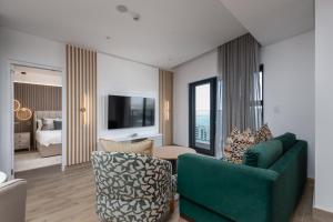 1910 Oceans Apartment - by Stay in Umhlanga
