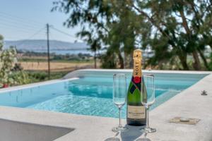 villa paradisia private swimming pool and jacuzzi