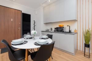 Modern White Apartments in Gdańsk with Balcony and Access to Gym by Renters