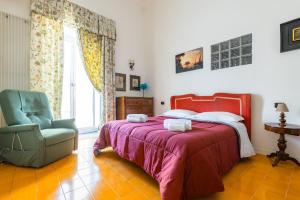 Santa Chiara Charming House with Terrace at Historical Center