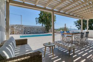 villa paradisia private swimming pool and jacuzzi