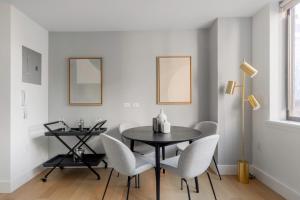 Chelsea 1br w doorman roofdeck bbq NYC-427