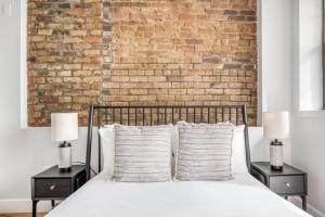 Downtown BK 1br w roof gym nr train NYC-698